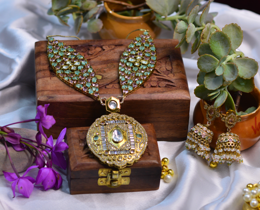 antique necklace set