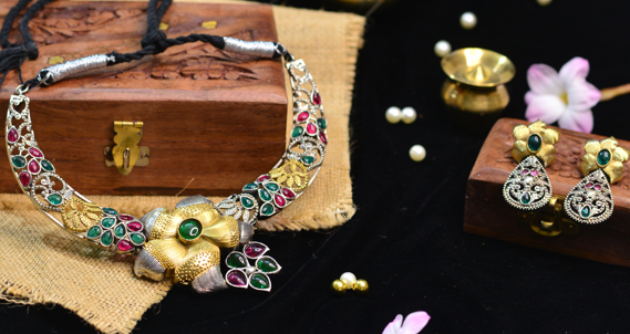 dual tone traditional necklace